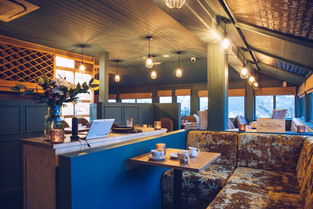 HOOKED ON THE ROCKS, SWANPOOL, FALMOUTH